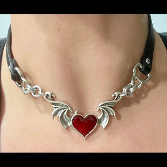 Black leather choker red heart with bat wings and devil horns valentine goth - Picture 12 of 16